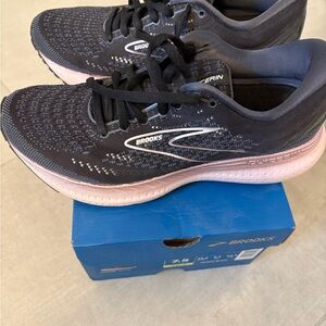 Brooks Women's Black and Light Pink Athletic Shoes